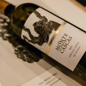 Monte Cascas Fernão Pires — vinho branco raro criado por Hélder Cunha, da vinha mais antiga de Fernão Pires em Portugal. Última colheita de um legado.