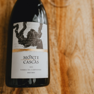 Monte Cascas Vinha da Carpanha Dão — vinho tinto de vinha velha criado por Hélder Cunha no Dão, com frescura, elegância e expressão de terroir granítico.