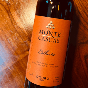 Monte Cascas Colheita Douro Tinto — vinho tinto português criado por Hélder Cunha, com frescura, fruta e autenticidade das vinhas do Douro.