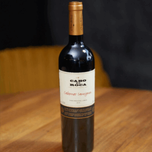 Cabo da Roca Grande Reserva Cabernet Sauvignon — vinho tinto português criado por Hélder Cunha nas colinas de Lisboa, com estrutura e elegância atlântica.