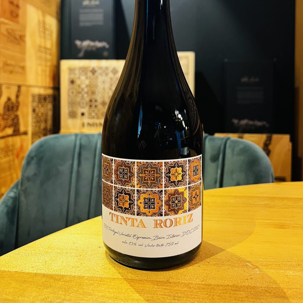 1808 Tinta Roriz Beira Interior DOC produzida por Hélder Cunha Winemaker, envelhecida 12 meses em carvalho francês.