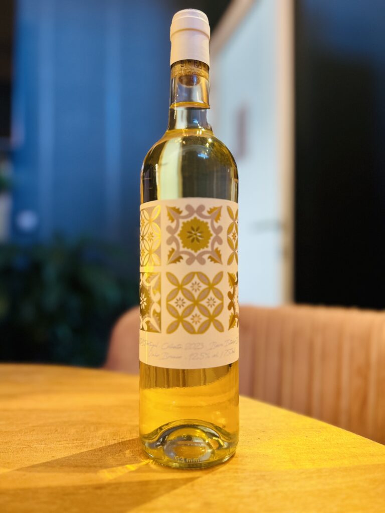 1808 Colheita Branco Beira Interior — vinho branco português de Hélder Cunha, nascido em vinhas de altitude, com frescura, pureza e identidade granítica.